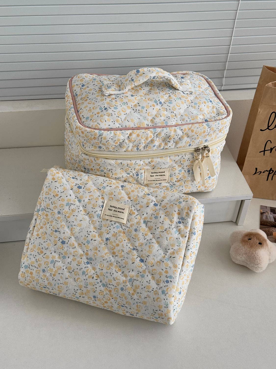 Cute Corduroy Flower Print Travel Makeup Bag DP25H560
