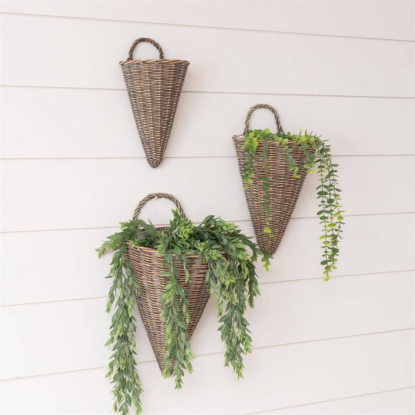 Wicker Wall Basket with Liner