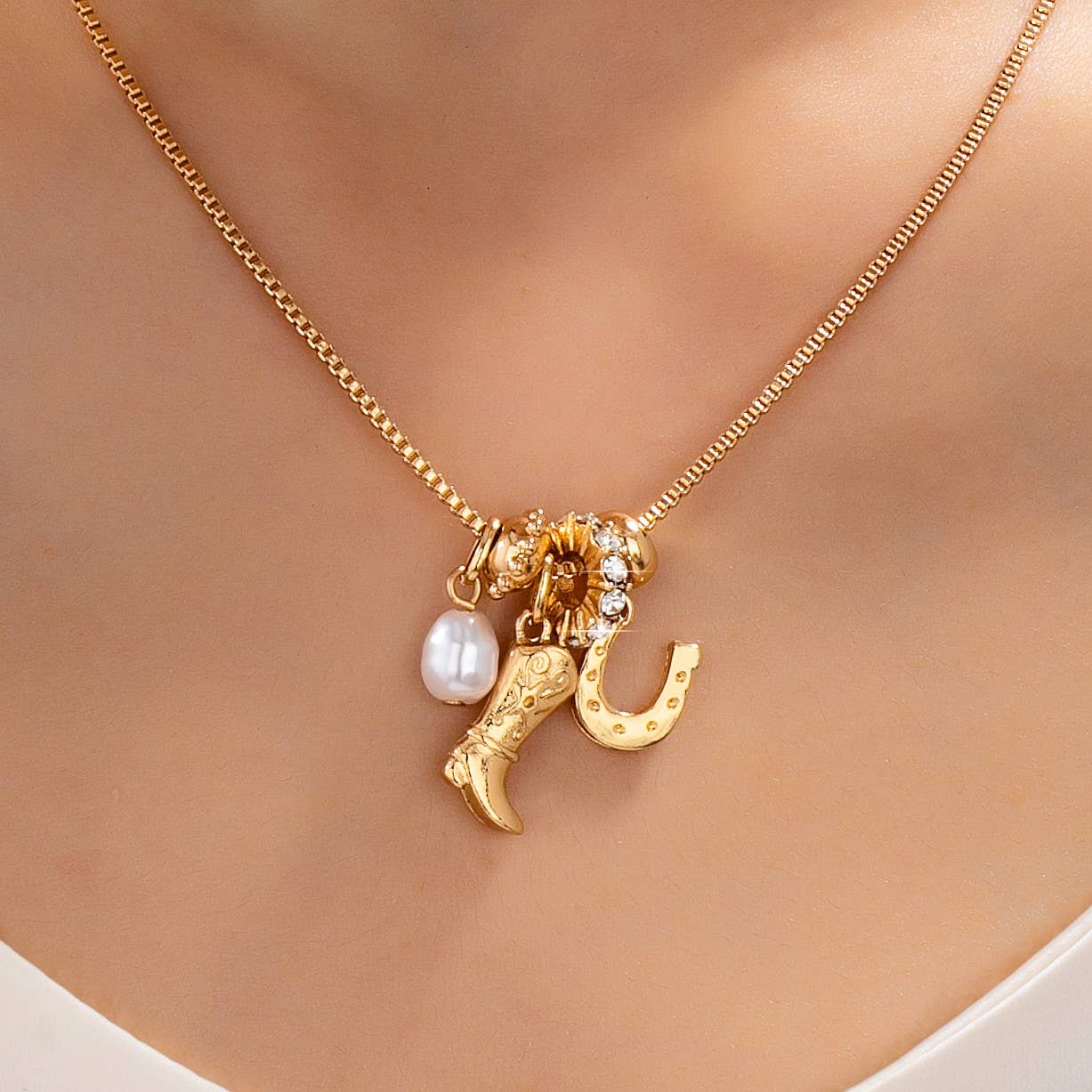 Western Boot Horseshoe Pearl Charm Necklace | 80N93161