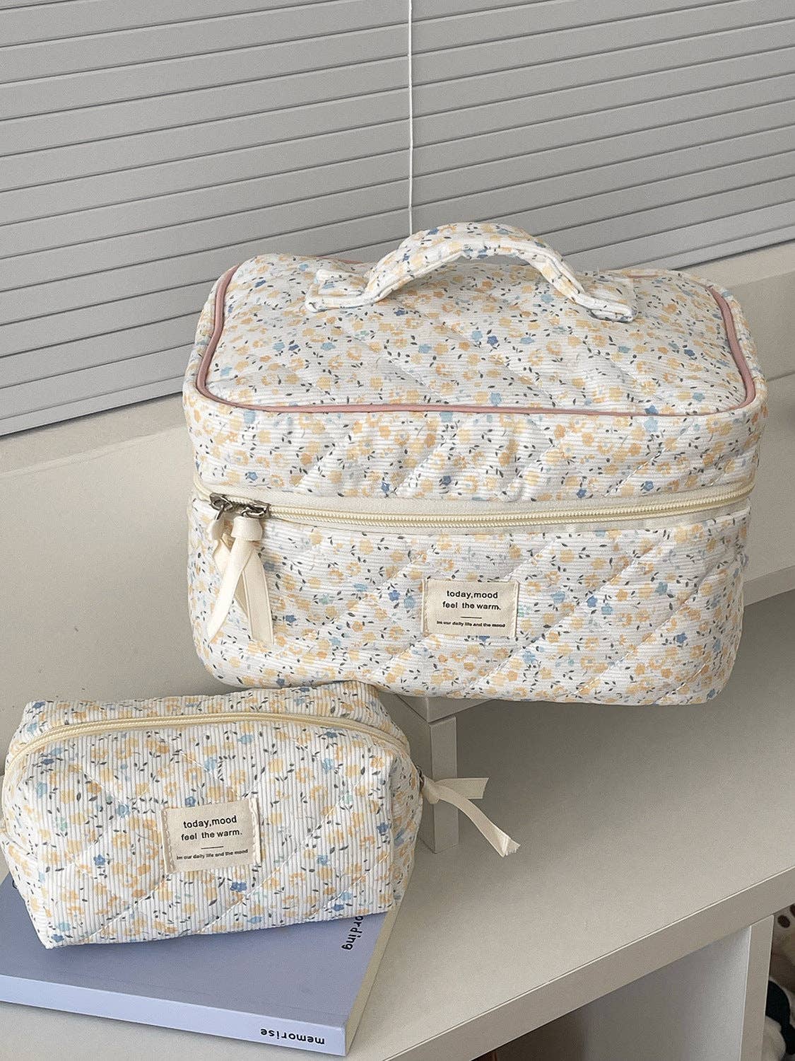 Cute Corduroy Flower Print Travel Makeup Bag DP25H560