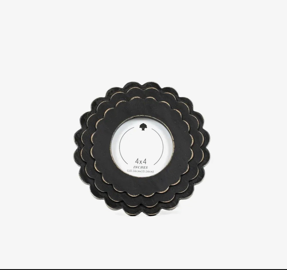 17031 - 8x8x1 Wood Scallop Photo Frame (round) Black