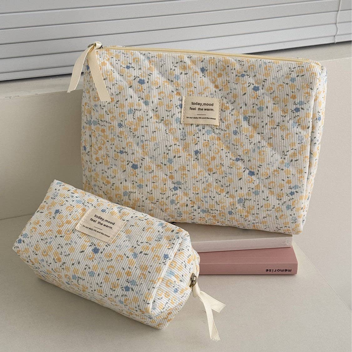 Cute Corduroy Flower Print Travel Makeup Bag DP25H560
